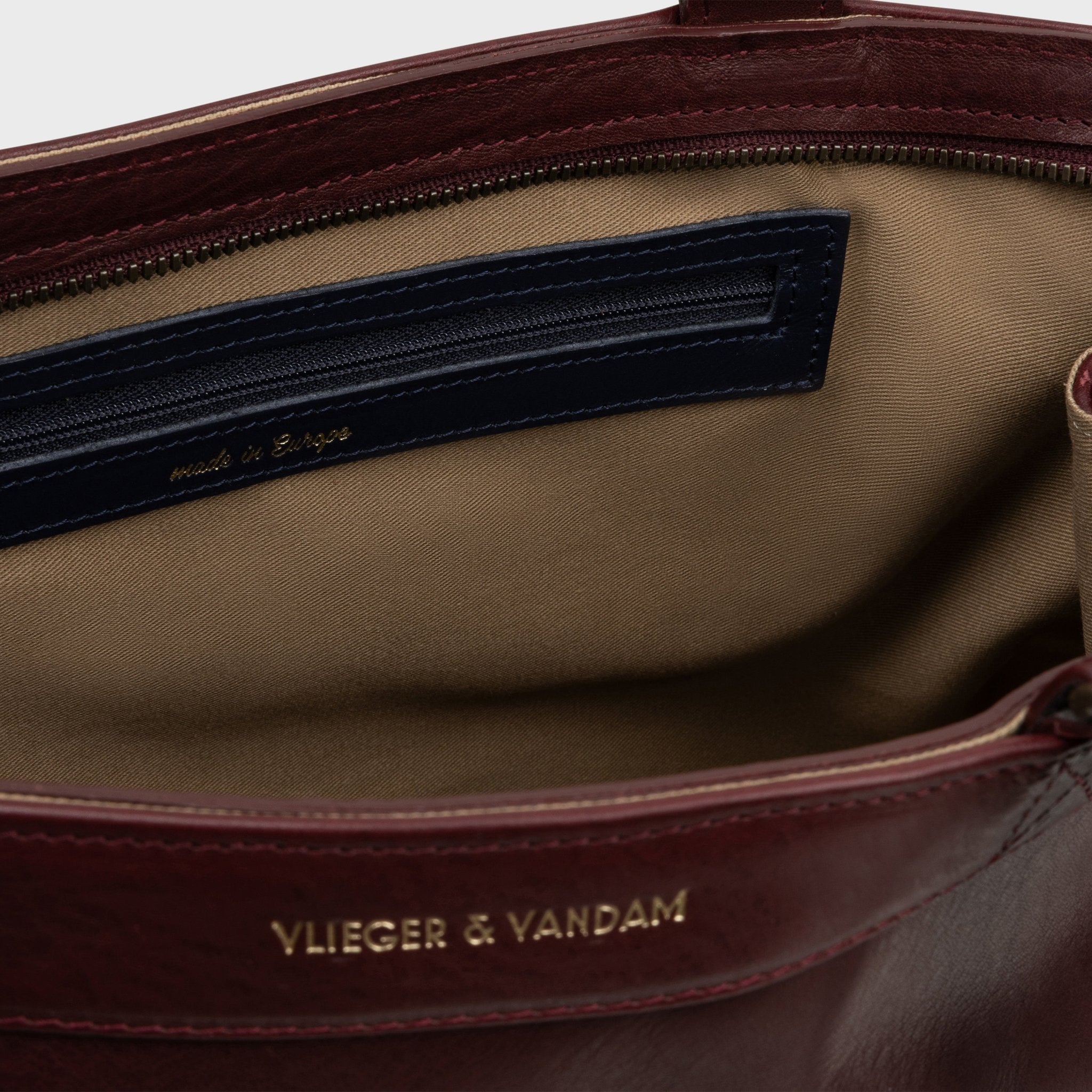 Small Tote Gun in Burgundy - Vlieger & Vandam