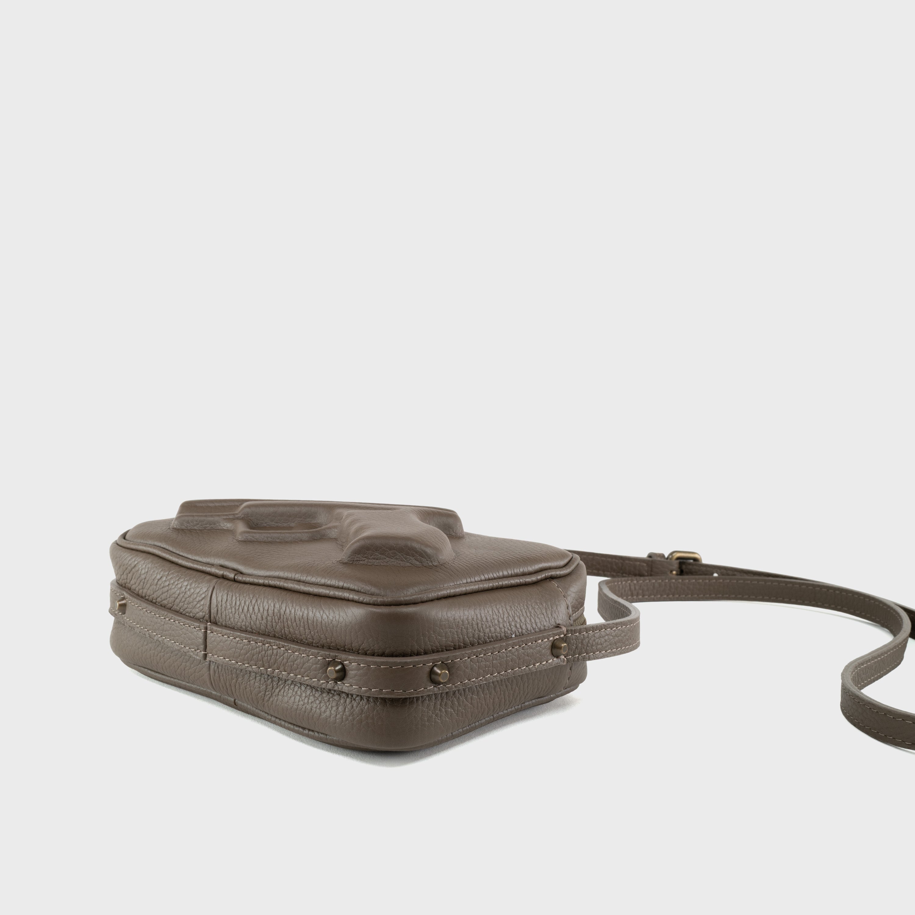 Camera Bag Gun in Deep Taupe