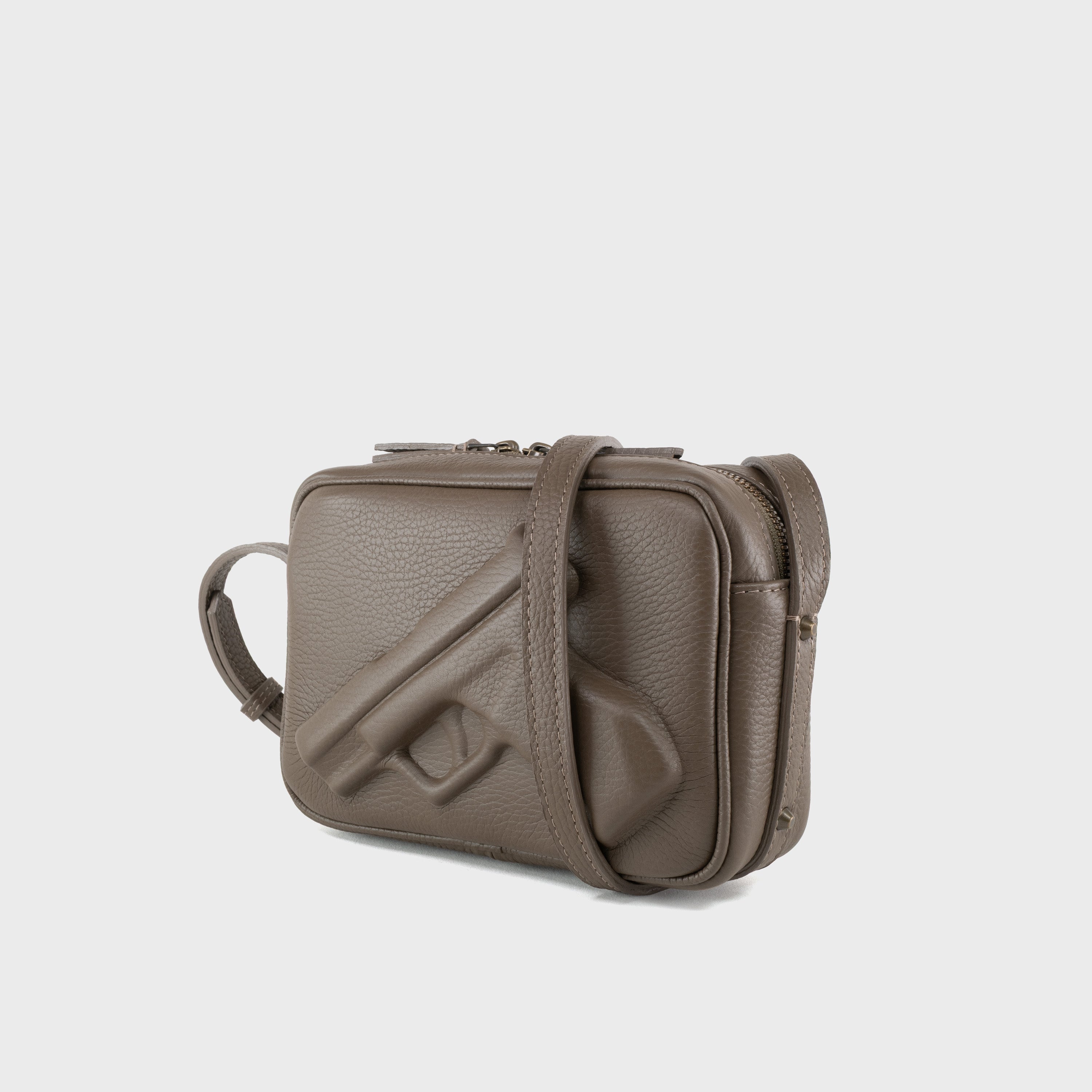Camera Bag Gun in Deep Taupe