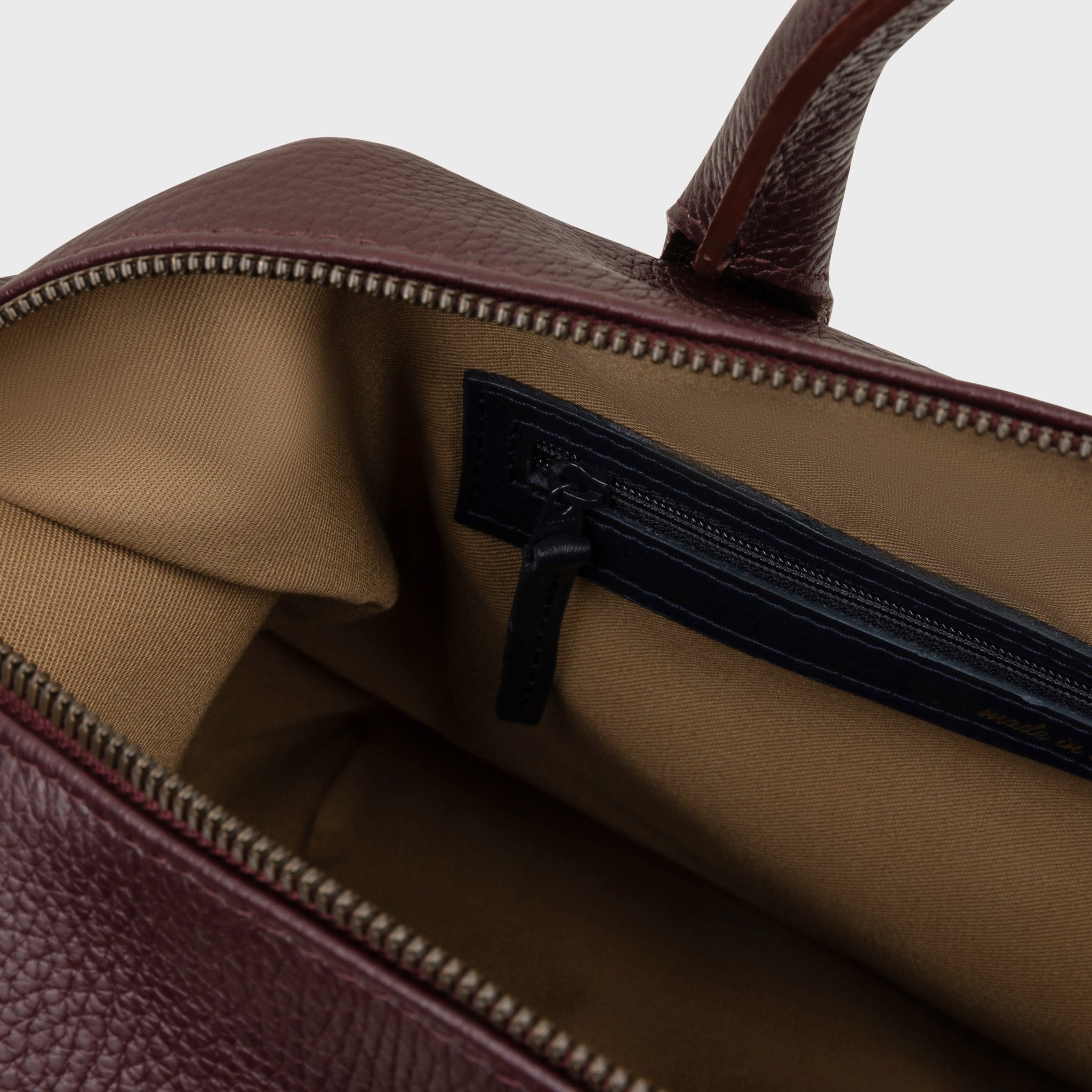 Day Tripper Crucifix in Burgundy | Vlieger & Vandam