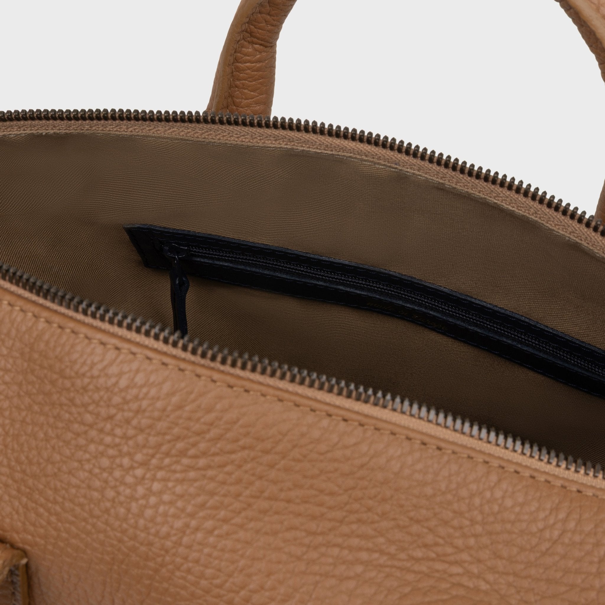 Day Tripper Gun in Dark Beige | Vlieger & Vandam