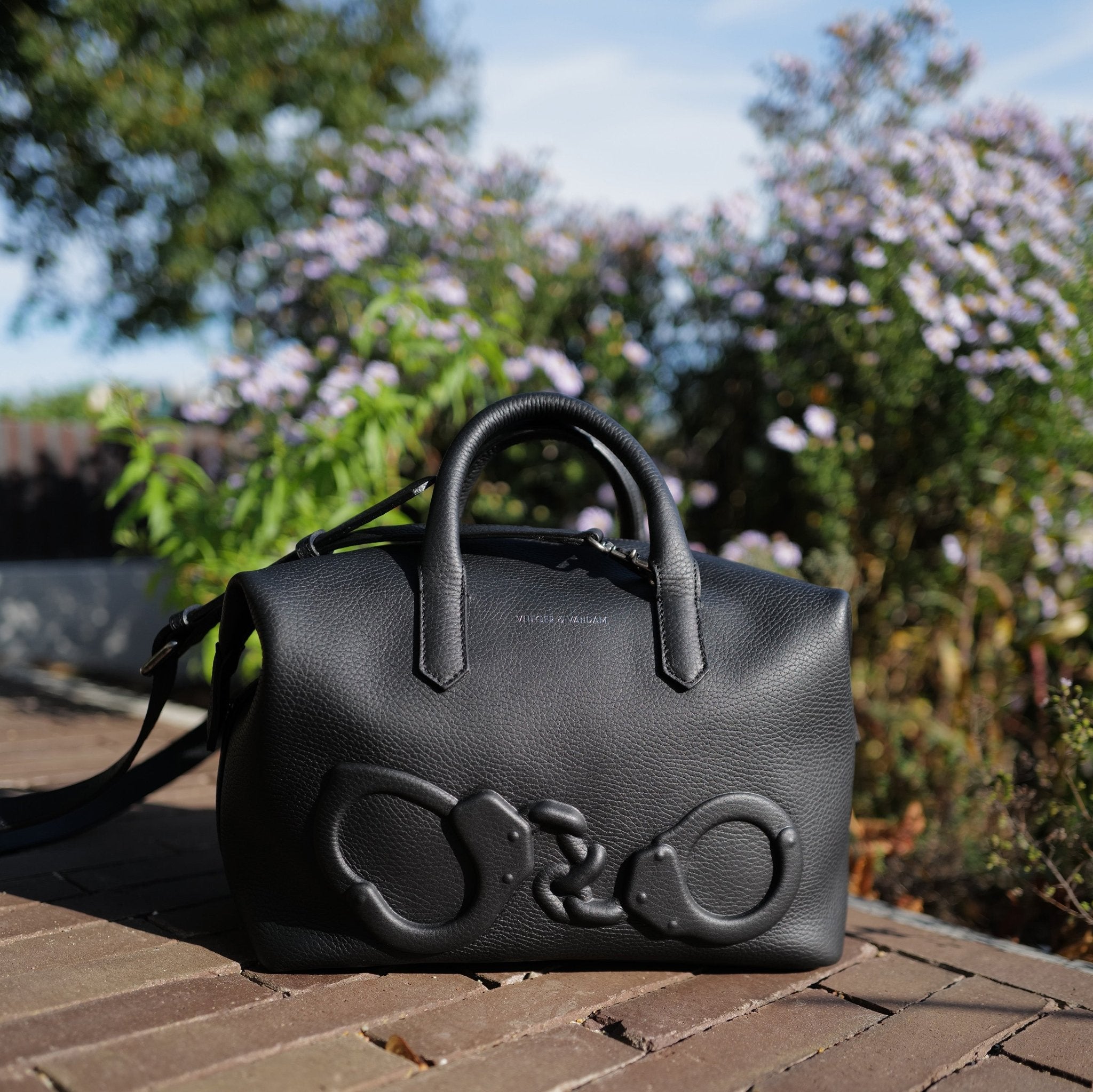 Day Tripper Handcuffs in Black | Vlieger & Vandam