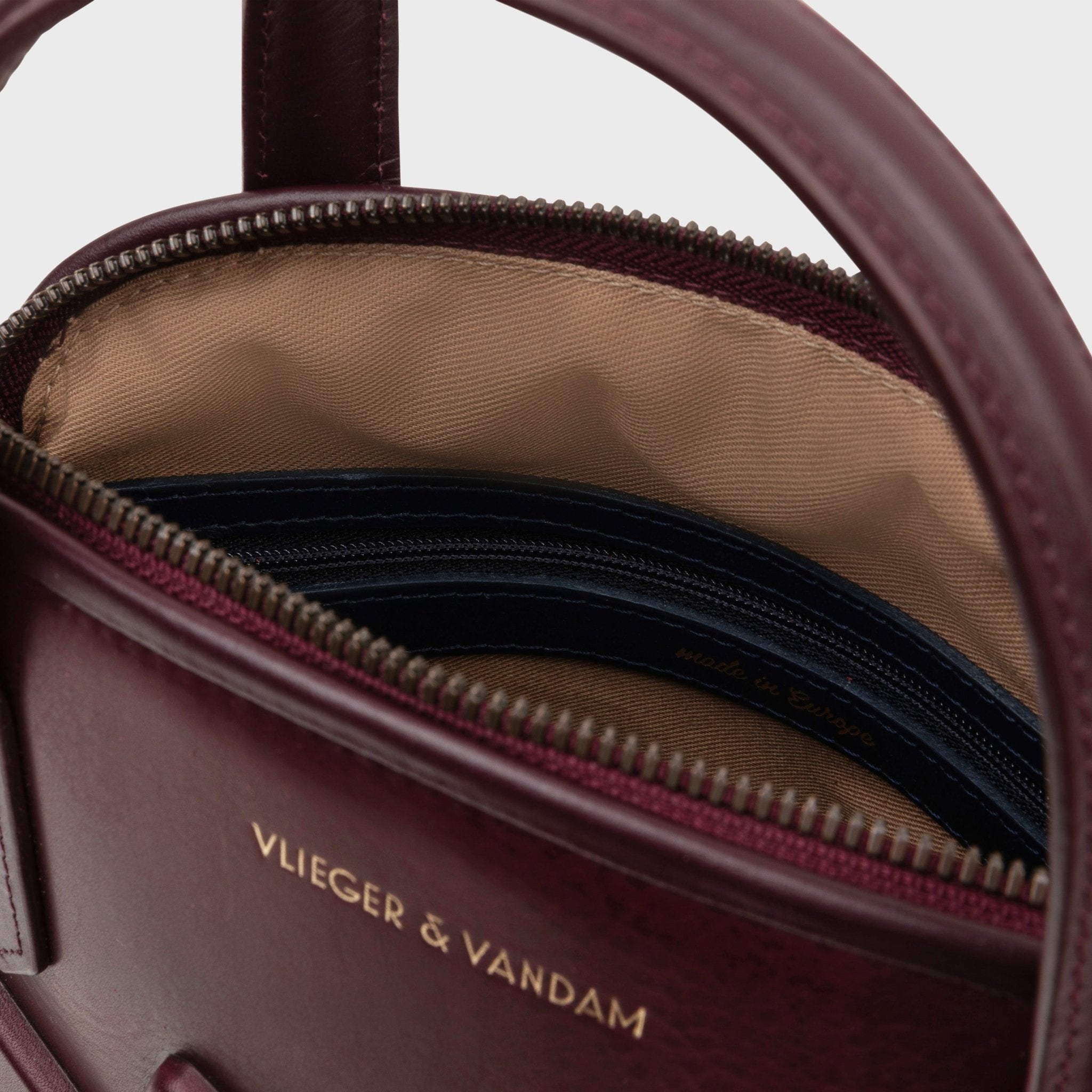Soft Mini Crucifix in Burgundy | Vlieger & Vandam