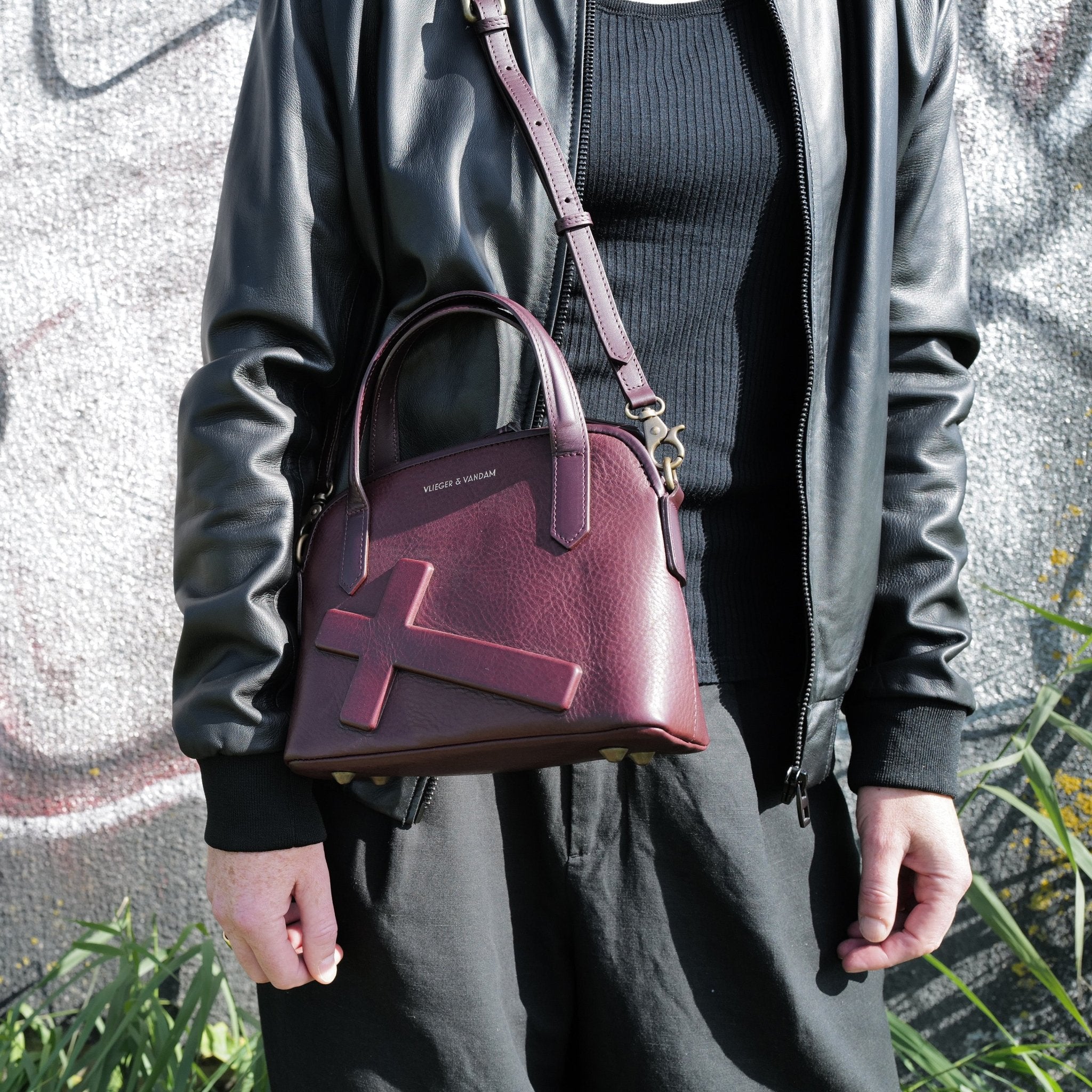 Soft Mini Crucifix in Burgundy | Vlieger & Vandam