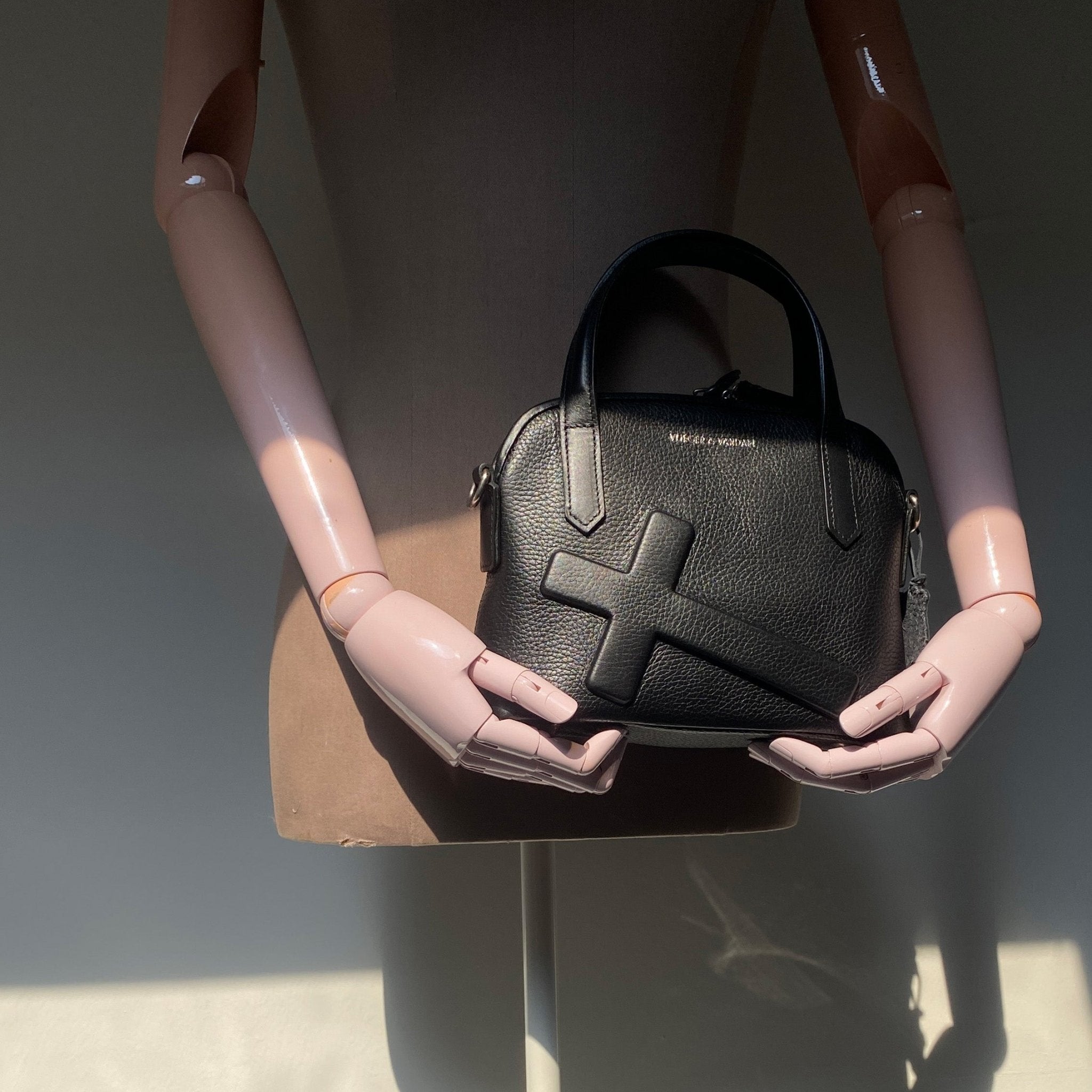 Soft Mini Crucifix in Black | Vlieger & Vandam