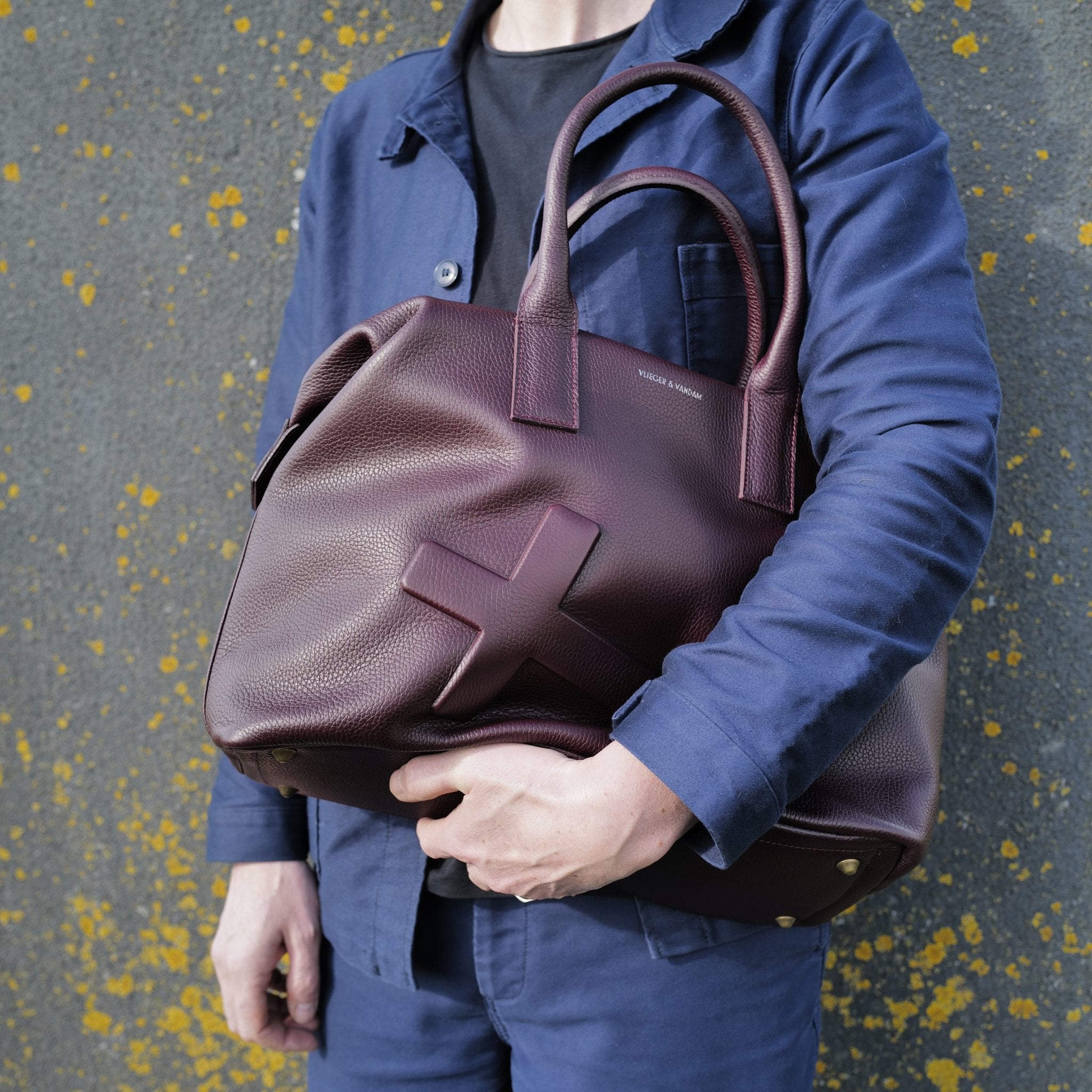 Weekender Crucifix in Burgundy | Vlieger & Vandam