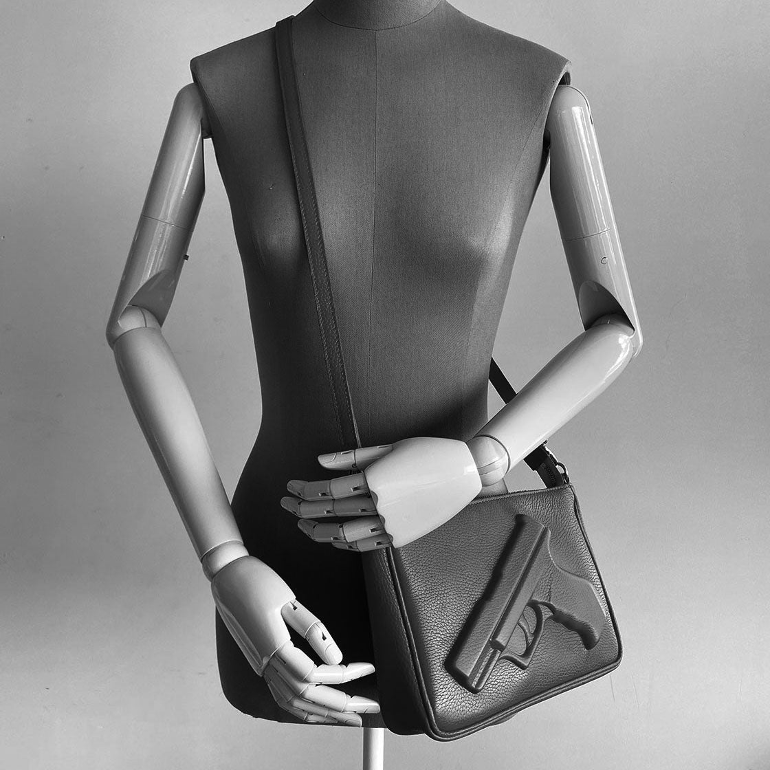 Purse Gun in Black | Vlieger & Vandam